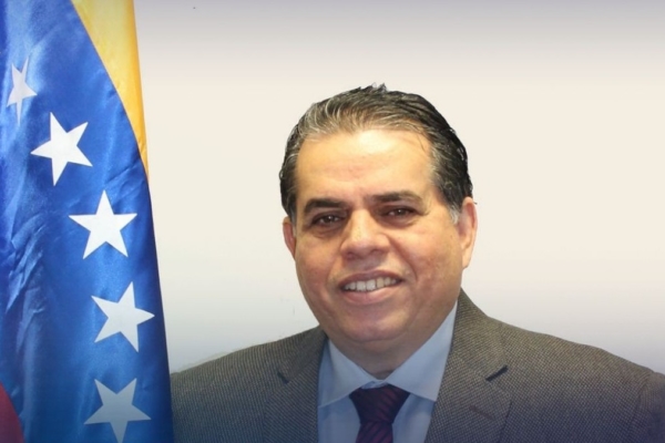 Almirante Orlando Maniglia asumir&aacute; la embajada de Venezuela en Colombia