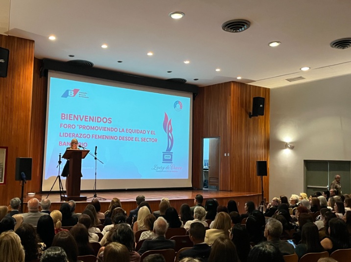 Asociaci&oacute;n Bancaria de Venezuela entrega premio a la investigadora venezolana Dra. Carlota P&eacute;rez