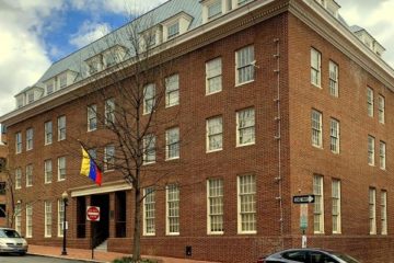 Trump emite licencia para facilitar la reapertura de la embajada de Venezuela en EE.UU.