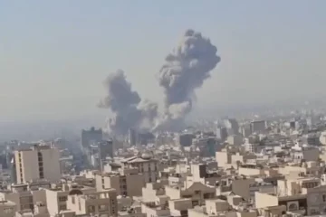 El impacto econ&oacute;mico en EE.UU. por el ataque a Ir&aacute;n: alza en precios de la energ&iacute;a y volatilidad de mercados