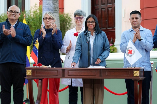 Delcy Rodr&iacute;guez promulga la ley que regular&aacute; la Cruz Roja Venezolana y la califica como &laquo;un logro&raquo;