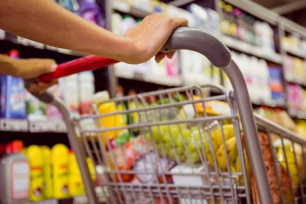 Gobierno supervis&oacute; supermercados y farmacias en Caracas para verificar abastecimiento