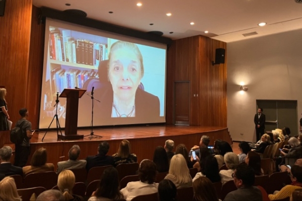 Asociaci&oacute;n Bancaria de Venezuela entrega premio a la investigadora venezolana Dra. Carlota P&eacute;rez