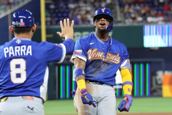 Venezuela se meti&oacute; en la final del Cl&aacute;sico Mundial