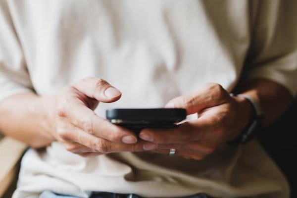 Meta y YouTube condenadas a pagar indemnizaci&oacute;n de 3 millones de d&oacute;lares en EEUU por adicci&oacute;n a redes