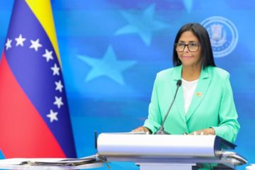 Delcy Rodr&iacute;guez anunci&oacute; que habr&aacute; aumento salarial &laquo;responsable&raquo; en mayo y cre&oacute; comisi&oacute;n de reforma laboral