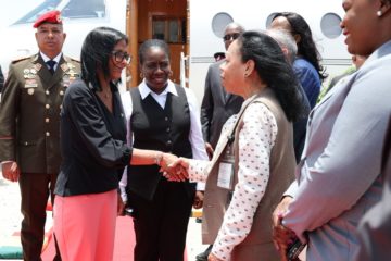 Delcy Rodr&iacute;guez llega a la isla de Granada en su primera visita oficial de Estado
