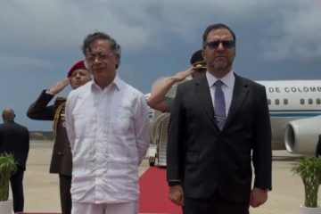 Gustavo Petro llega a Venezuela para reunirse con Delcy Rodr&iacute;guez
