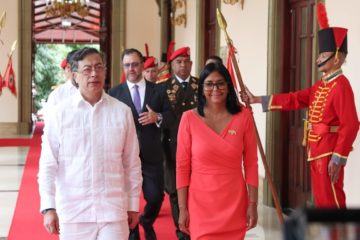 Interconexi&oacute;n el&eacute;ctrica y gas&iacute;fera entre Colombia y Venezuela est&aacute; &laquo;a un paso&raquo;, afirman Petro y Rodr&iacute;guez