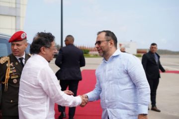 Canciller de Venezuela despide al presidente Petro tras &laquo;exitosa reuni&oacute;n&raquo; con Rodr&iacute;guez