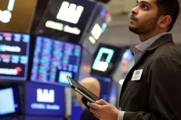 Wall Street cierra a la baja por ola de ventas en el sector tecnol&oacute;gico