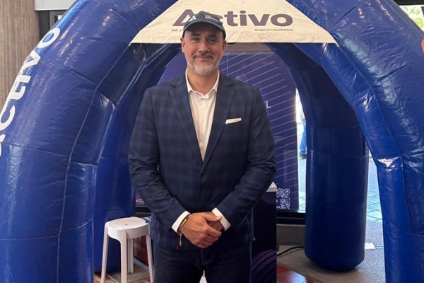 Activo Banco Universal estuvo presente en evento de j&oacute;venes emprendedores en la Unimet
