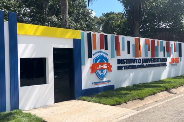 Instituto Universitario JHS inici&oacute; un nuevo semestre con proyectos de econom&iacute;a circular y producci&oacute;n av&iacute;cola