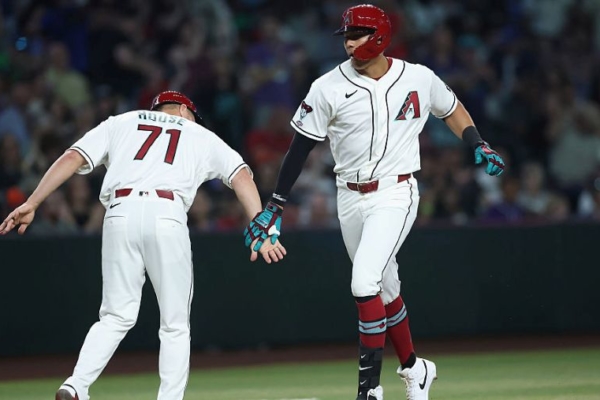 El novato venezolano Jos&eacute; Fern&aacute;ndez entr&oacute; a los libros de r&eacute;cords en la MLB