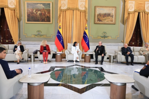 Delcy Rodr&iacute;guez pide a l&iacute;deres religiosos hacer seguimiento a la Ley de Amnist&iacute;a