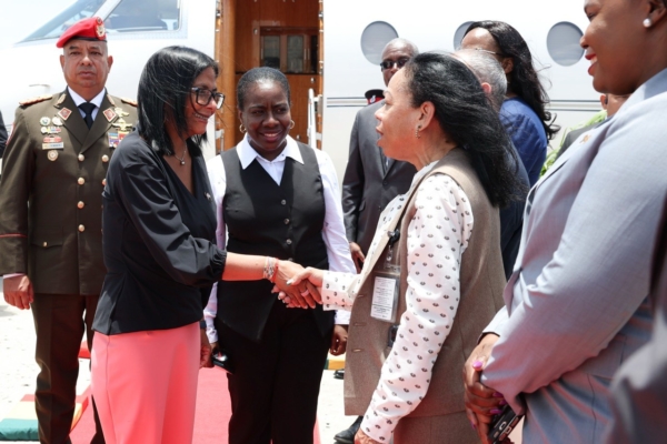 Delcy Rodr&iacute;guez llega a la isla de Granada en su primera visita oficial de Estado