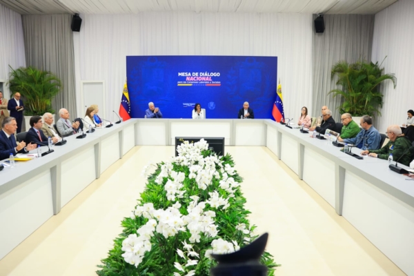 Delcy Rodr&iacute;guez instala mesa de di&aacute;logo laboral: &laquo;el objetivo inmediato es recuperar poder adquisitivo&raquo;