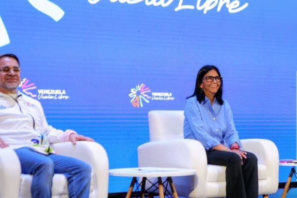 Delcy Rodr&iacute;guez: Habr&aacute; mejoras salariales &ldquo;pero que ese remedio no sea peor que la enfermedad&rdquo;