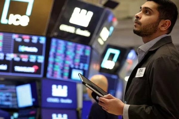 Wall Street cierra al alza y respira con alivio tras reapertura de estrecho de Ormuz