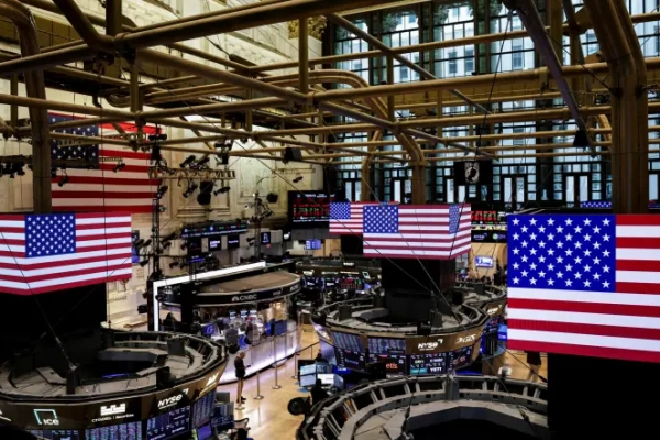 Wall Street modera sus p&eacute;rdidas al cierre pese a la subida del petr&oacute;leo a 111 d&oacute;lares
