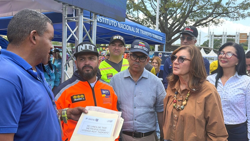 Francisco Garcés asume Ministerio de Transporte y Jacqueline Faría pasa a la Misión Venezuela Renace