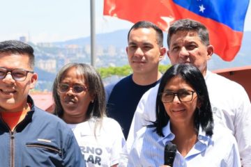 Delcy Rodr&iacute;guez destinar&aacute; dinero que &ldquo;est&aacute; desbloqueando el FMI&rdquo; para concluir proyectos habitacionales paralizados