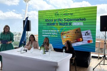 R&iacute;o Supermarket y Bancamiga entregan m&aacute;s de 2.000 tarjetas de cr&eacute;dito en Caracas