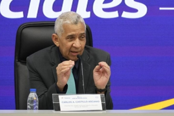 Ministro del Trabajo descarta sustituci&oacute;n permanente del salario formal por bonos