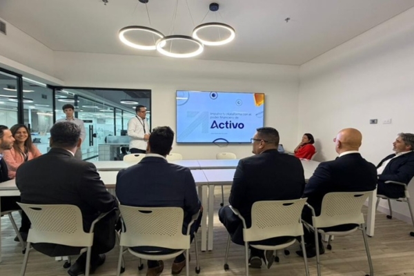 Activo Banco Universal muestra las fortalezas de su ecosistema digital en encuentro con Cavecom-e