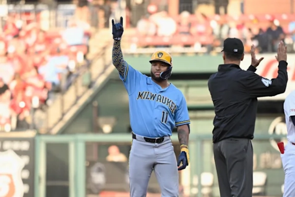 Jackson Chourio volvi&oacute; por todo lo alto con Milwaukee