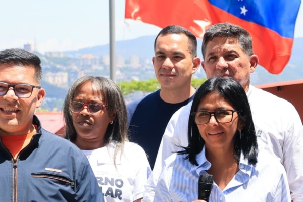 Delcy Rodr&iacute;guez destinar&aacute; dinero que &ldquo;est&aacute; desbloqueando el FMI&rdquo; para concluir proyectos habitacionales paralizados