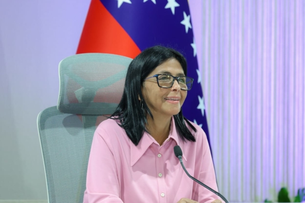 Delcy Rodr&iacute;guez asegura que conversa con el FMI y empresas internacionales para dotar hospitales