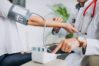 M&eacute;dicos venezolanos: Un aporte clave a la atenci&oacute;n de salud primaria en Argentina