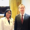 Delcy Rodr&iacute;guez revisa agenda bilateral con Embajador de EE.UU. en India