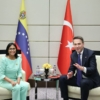 Delcy Rodr&iacute;guez se re&uacute;ne con el ministro de Energ&iacute;a de Turqu&iacute;a: eval&uacute;an nuevos mecanismos de cooperaci&oacute;n