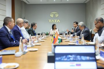 Delcy Rodr&iacute;guez aborda energ&iacute;as renovables y transporte urbano con el conglomerado Tata en Bombay