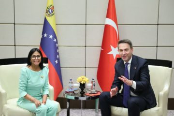 Delcy Rodr&iacute;guez se re&uacute;ne con el ministro de Energ&iacute;a de Turqu&iacute;a: eval&uacute;an nuevos mecanismos de cooperaci&oacute;n