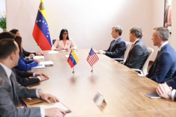 Venezuela revisa acuerdo energ&eacute;tico con EE.UU. para situarse como proveedor petrolero estable