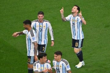 Argentina consigui&oacute; su pase a los 16avos de final junto a Lionel Messi, quien supera un r&eacute;cord hist&oacute;rico