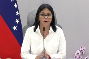Delcy Rodr&iacute;guez promete nuevas viviendas antes de que finalice el a&ntilde;o tras doble terremoto