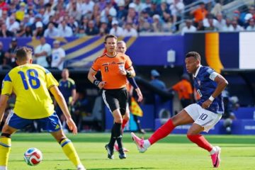 Francia clasific&oacute; con contundencia a los octavos de final