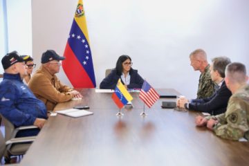 Venezuela coordina con expertos de EE.UU. labores de rescate tras terremotos
