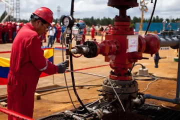 Participar en una compa&ntilde;&iacute;a que explota campos venezolanos no otorga propiedad del petr&oacute;leo a EE.UU., afirma experto