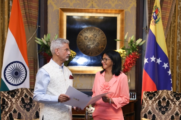 Delcy Rodr&iacute;guez se reuni&oacute; con Modi: India es una de las &laquo;socias preferidas&raquo; de Venezuela en el sector energ&eacute;tico