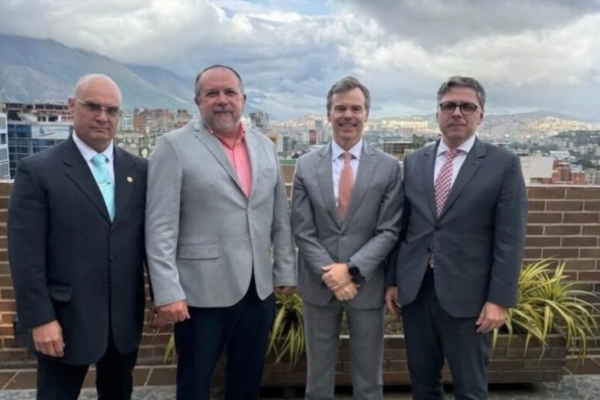 Gremios empresariales plantean a John Barrett captaci&oacute;n de inversiones extranjeras bajo esquemas de cooperaci&oacute;n