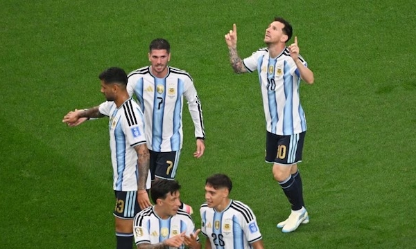 Argentina consigui&oacute; su pase a los 16avos de final junto a Lionel Messi, quien supera un r&eacute;cord hist&oacute;rico