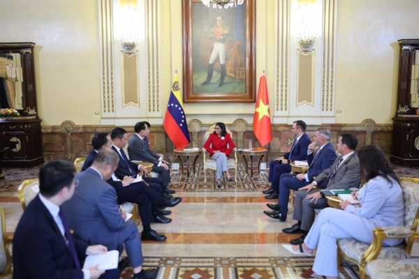 Llega a Venezuela el canciller de Vietnam para revisar relaciones y cooperaci&oacute;n bilateral