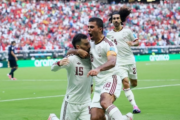 Espa&ntilde;a sell&oacute; su pase a los 16avos y dej&oacute; a Uruguay fuera de la Copa del Mundo