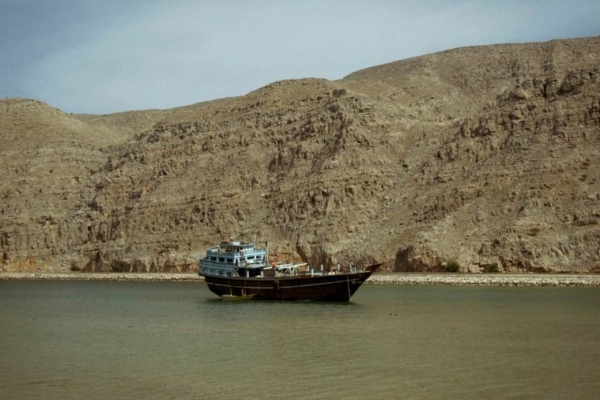 Ej&eacute;rcito iran&iacute; anuncia cierre del estrecho de Ormuz &laquo;por completo&raquo; y EE.UU. lo niega