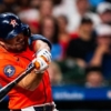 Jos&eacute; Altuve acecha a Bob Abreu entre los venezolanos con m&aacute;s hits en la MLB